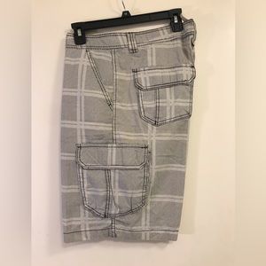 Gray and white cargo shorts 🩳 32W